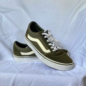 Vans Old Skool Sneaker in Forrest Green